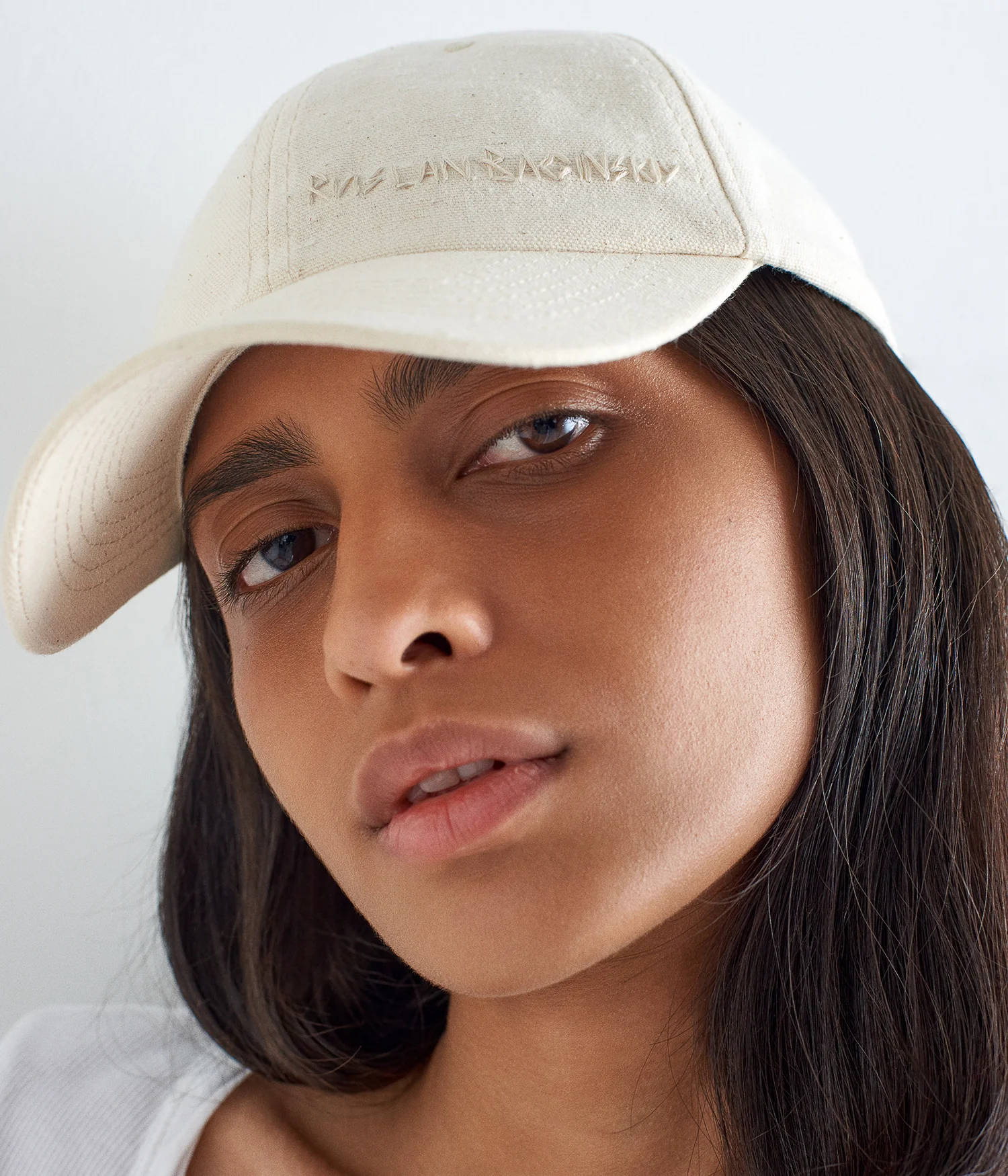 BASEBALL CAP IN BEIGE WITH EMROIDERED MONOGRAM